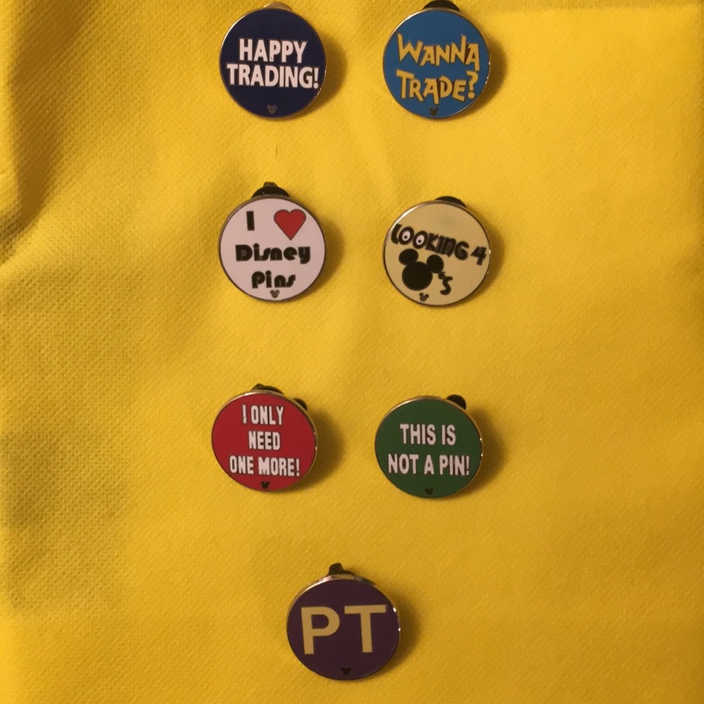 Disney Pin Trader Set